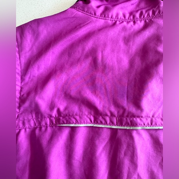 New Balance Lightweight Hot Pink Running Vest - Picture 11 of 12